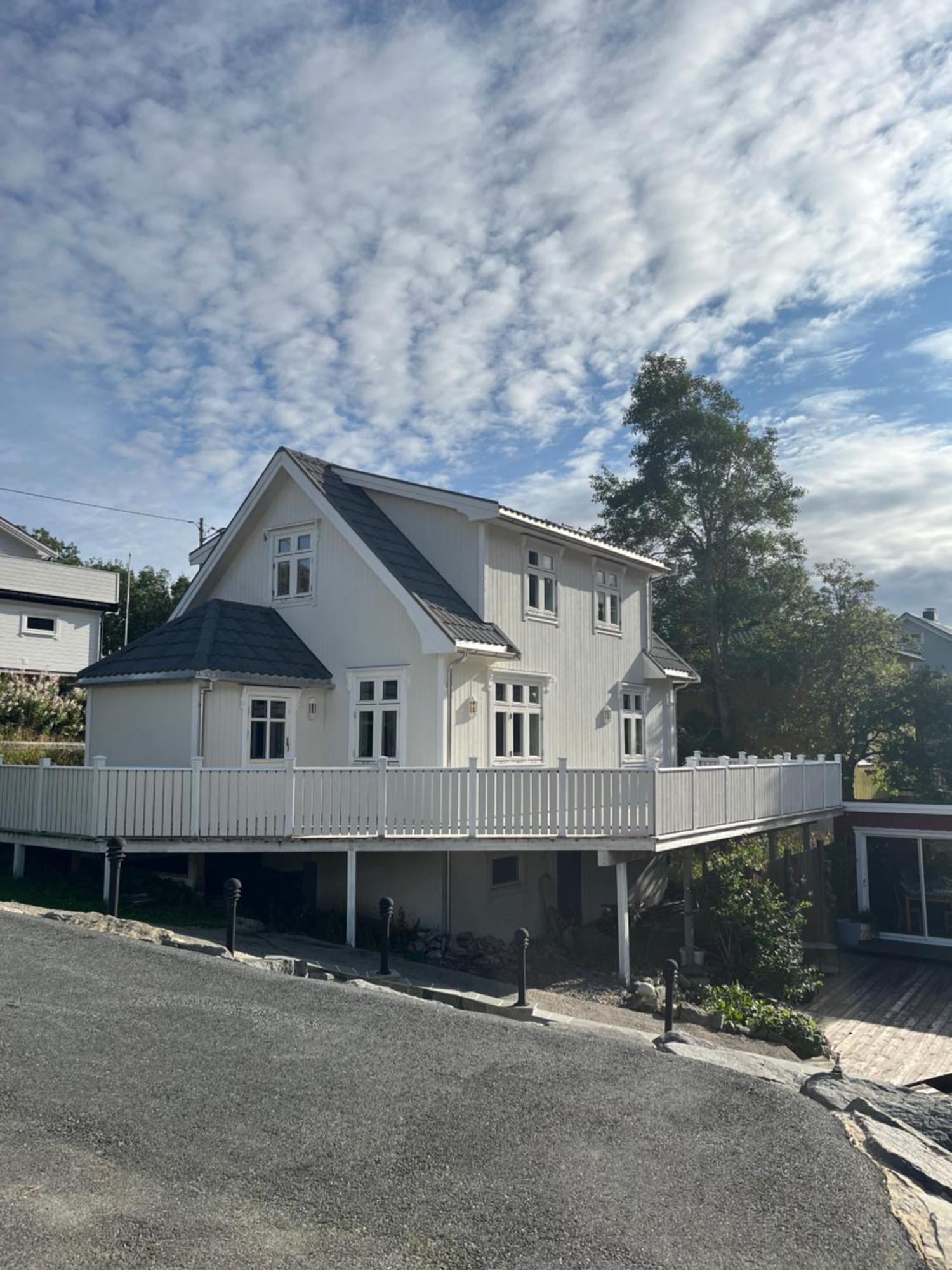 Husly Reine - Your Home With Reinebringen View エクステリア 写真