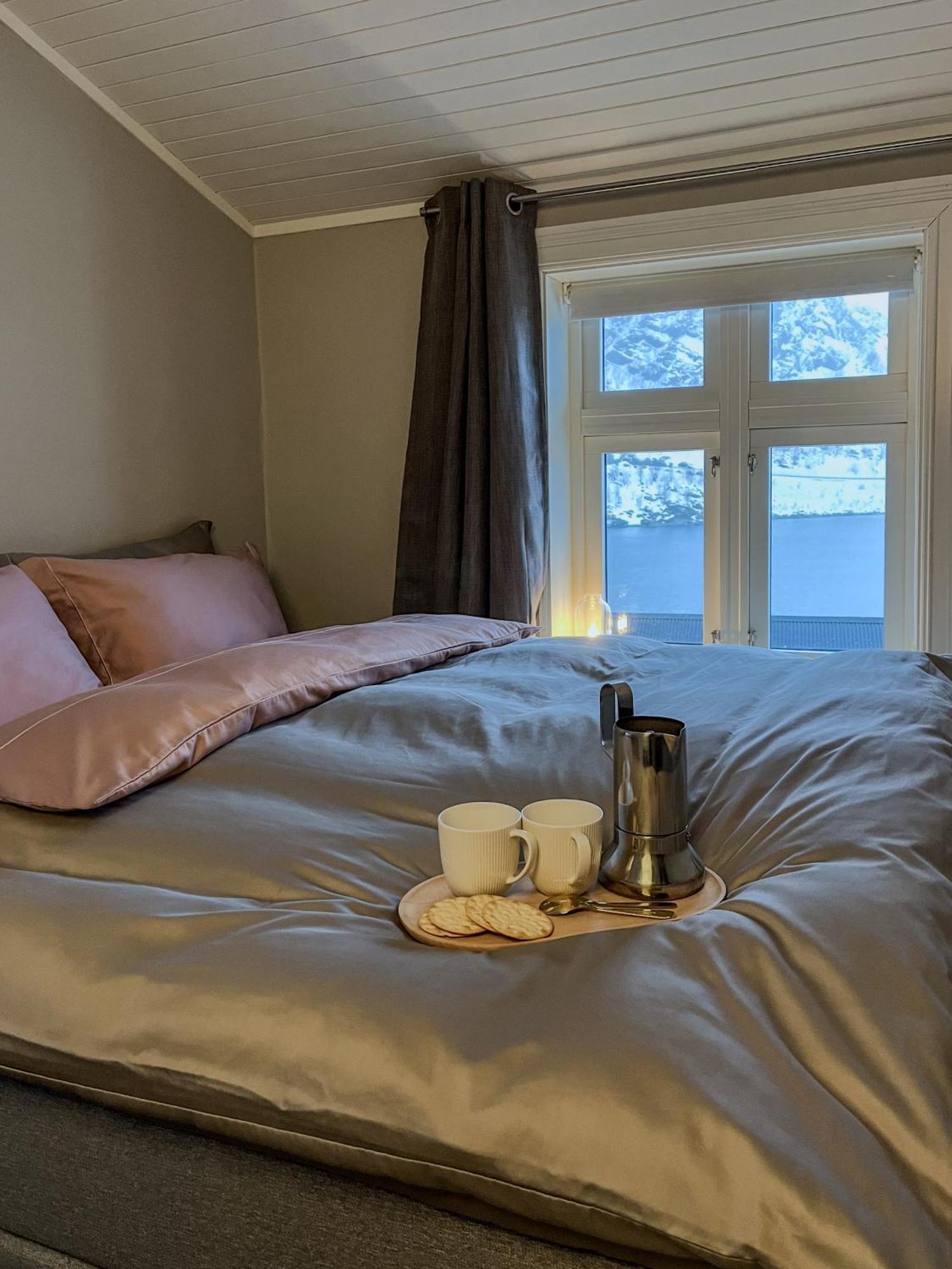 Husly Reine - Your Home With Reinebringen View エクステリア 写真