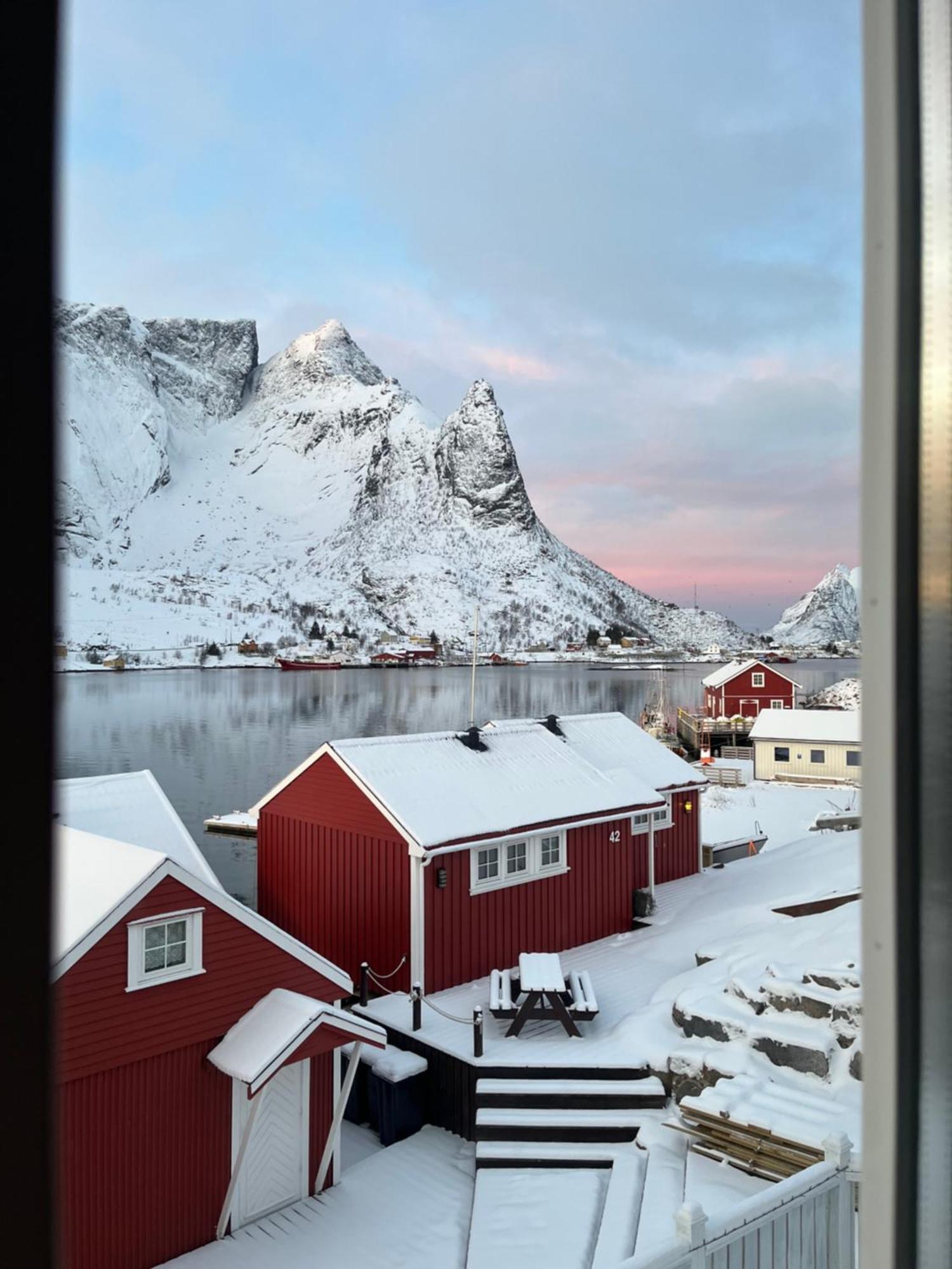Husly Reine - Your Home With Reinebringen View エクステリア 写真