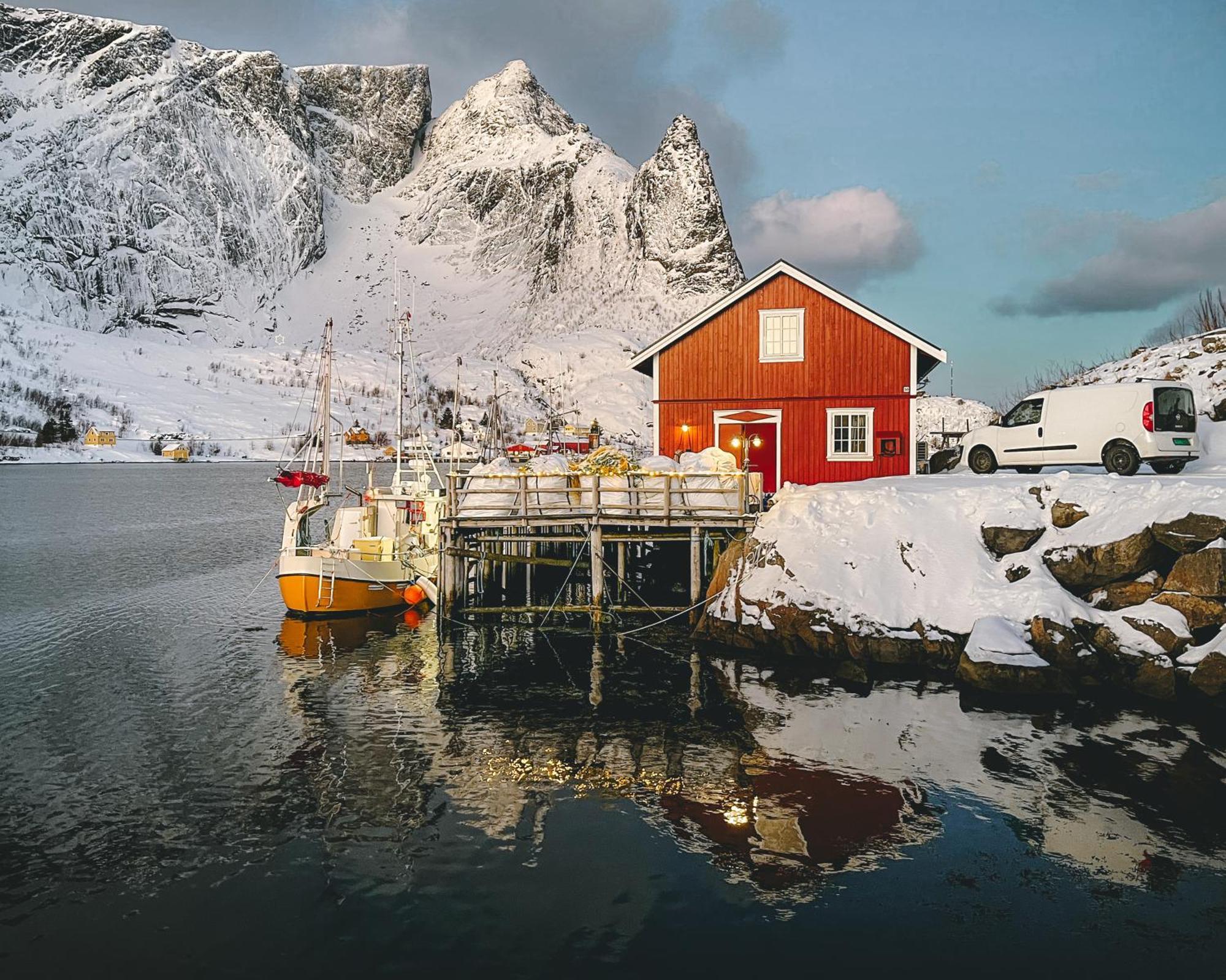 Husly Reine - Your Home With Reinebringen View エクステリア 写真