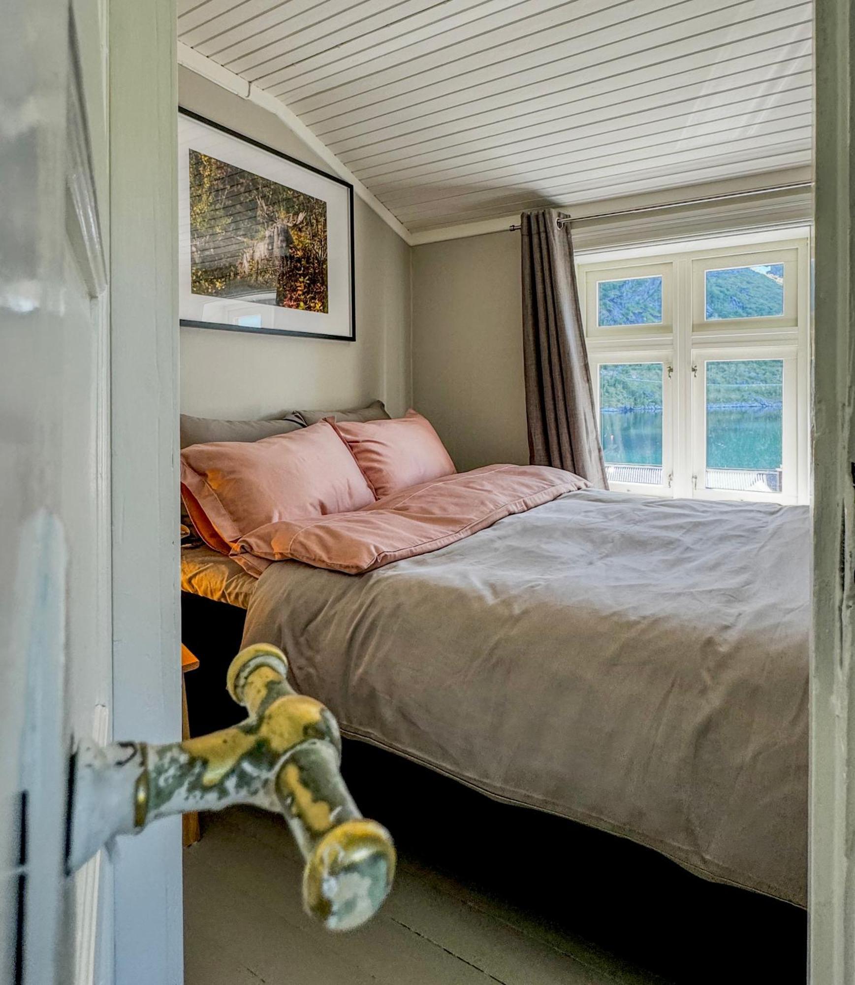 Husly Reine - Your Home With Reinebringen View エクステリア 写真
