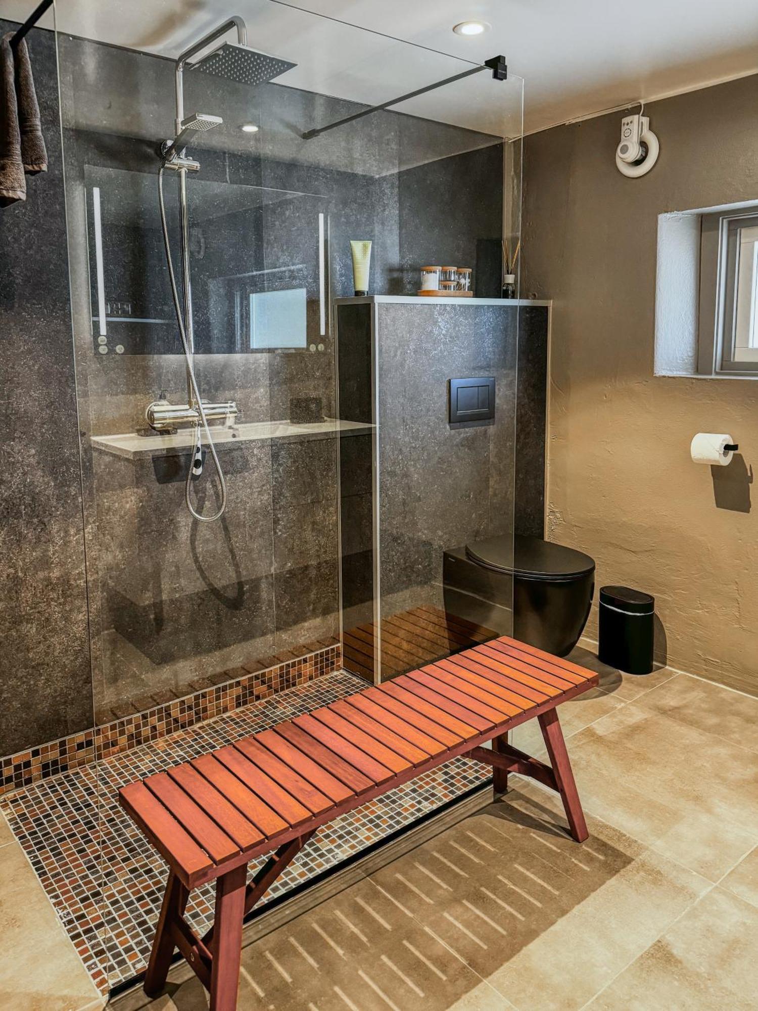 Husly Reine - Your Home With Reinebringen View エクステリア 写真