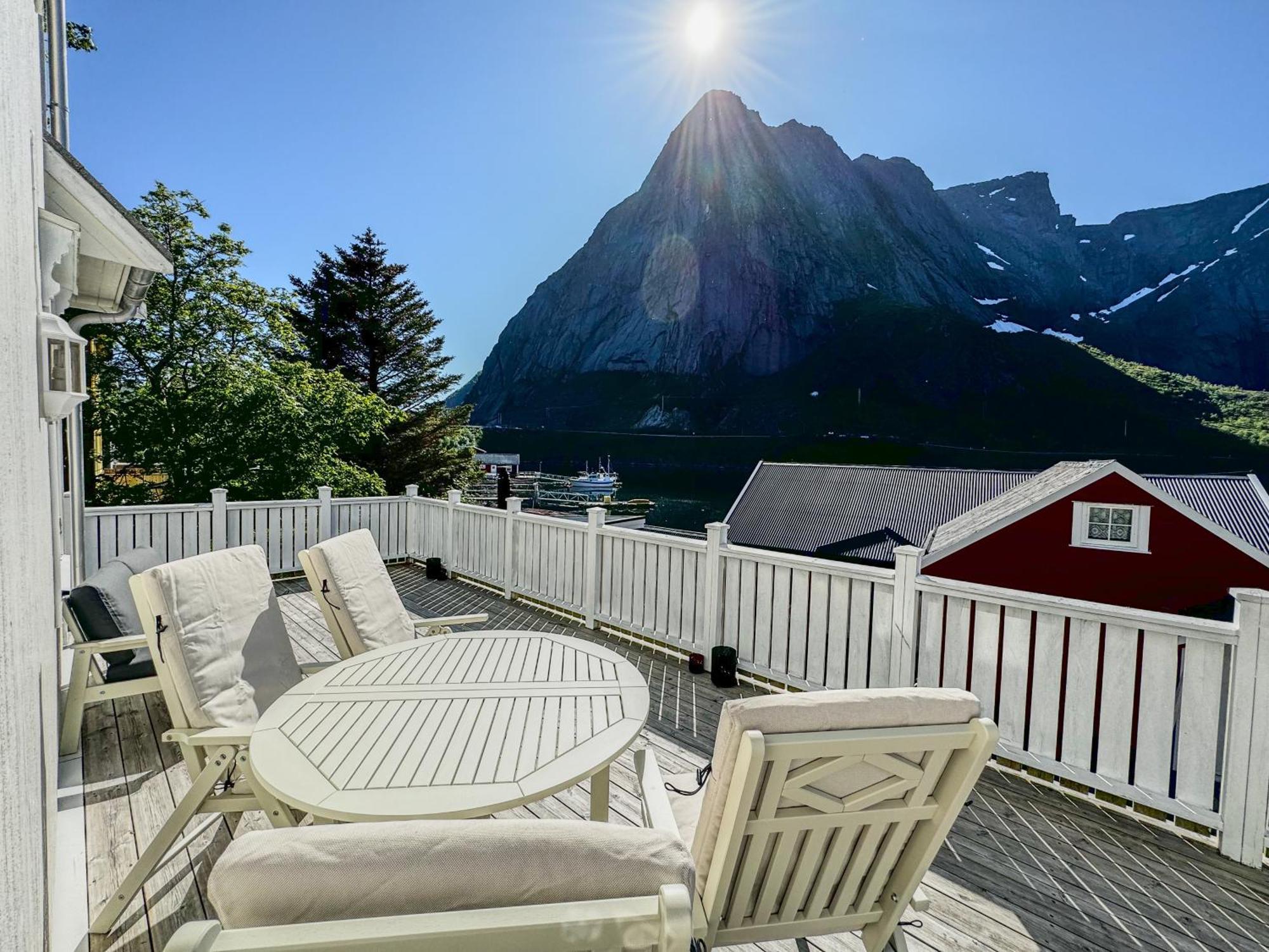 Husly Reine - Your Home With Reinebringen View エクステリア 写真