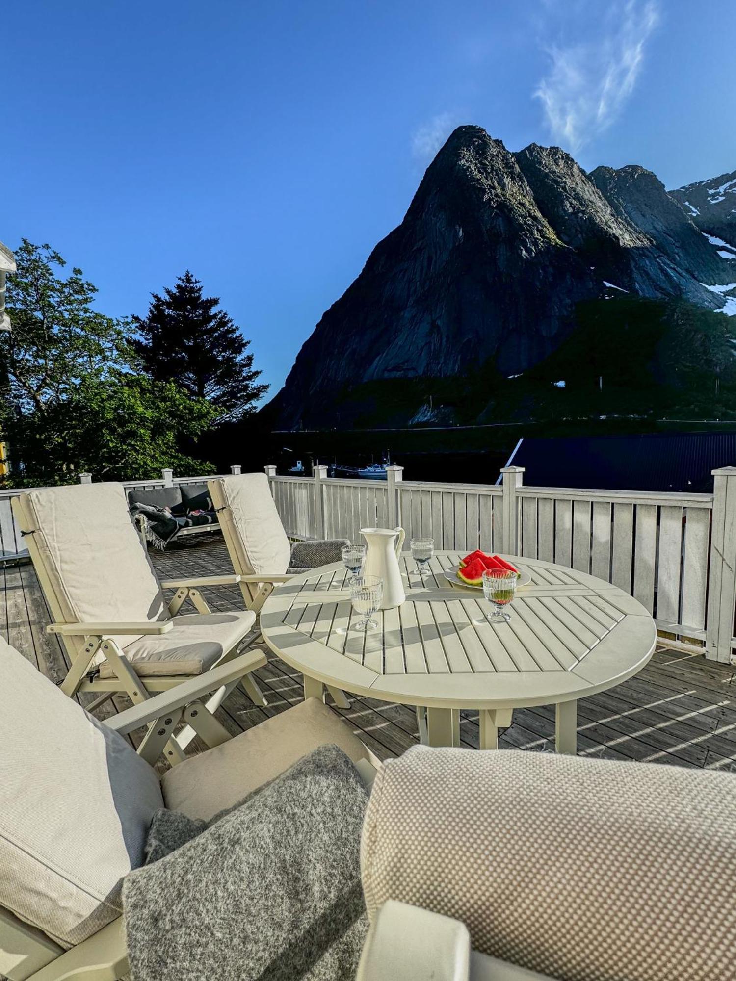 Husly Reine - Your Home With Reinebringen View エクステリア 写真